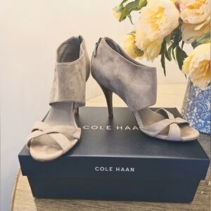 Cole HAAN Gray Air Nike, size 9B, grey suede 4" heels, zipper back.